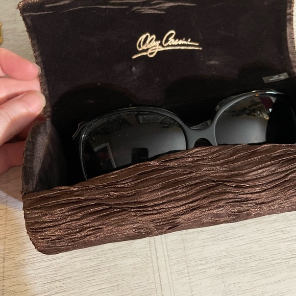 Oleg Cassini sunglasses. - Picture 7 of 7